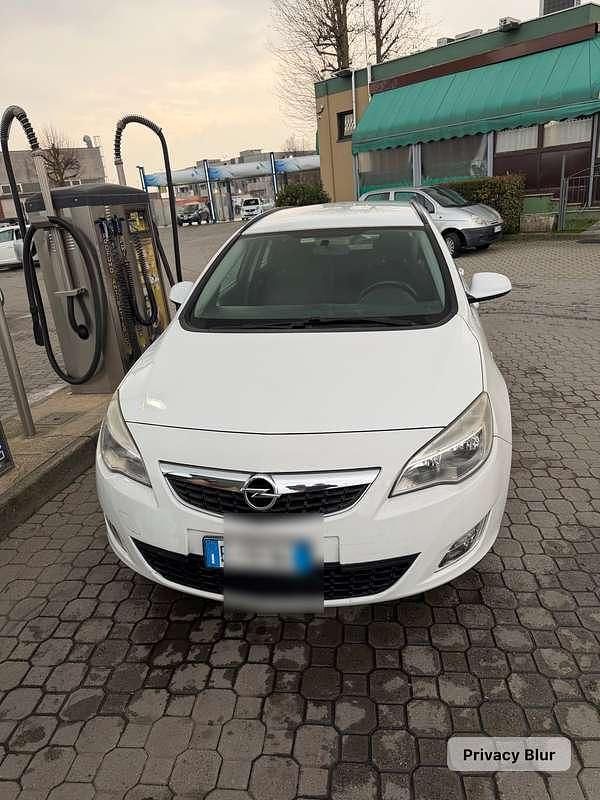 Usata Opel Astra Cosmo 140 CV (102 kW) 2011 Station wagon