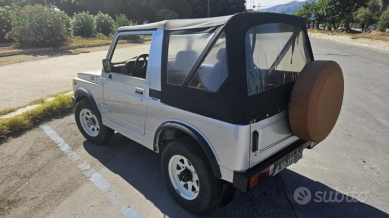 Usata Suzuki Samurai 64 CV (47 kW) 1988 Grigio SUV