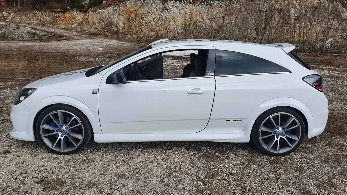 Usata Opel Astra OPC 241 CV (177 kW) 2009 Bianco Berlina