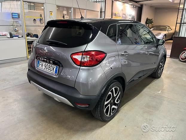 Usata Renault Captur 90 CV (66 kW) 2017 Grigio SUV