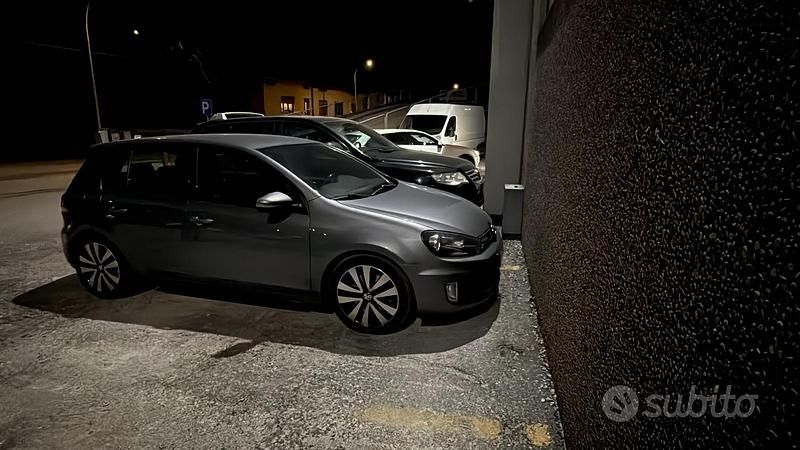 Grigio Usata 2010 VW Golf VI GTD Due volumi | 8000 € (Buon prezzo) - Immagine 1/4