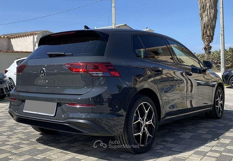 Usata VW Golf VIII Life 116 CV (85 kW) 2022 Grigio Berlina