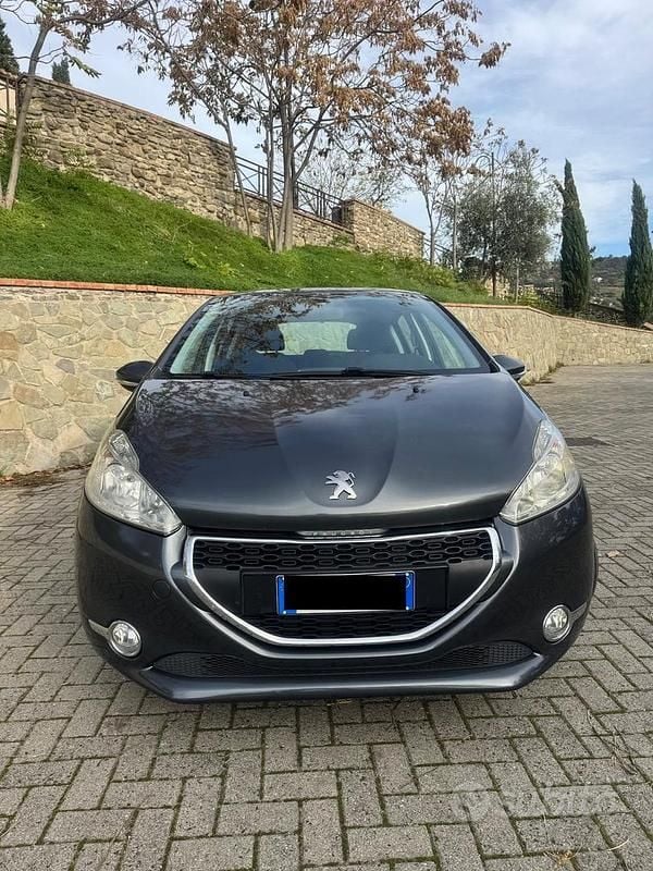 Usata Peugeot 208 68 CV (50 kW) 2015 Grigio Utilitaria