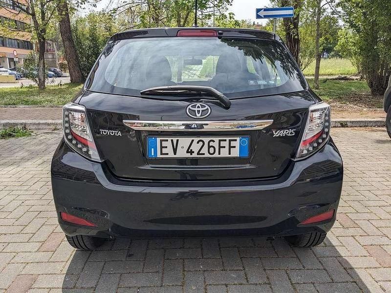 Usata Toyota Yaris Active 90 CV (66 kW) 2014 Nero Utilitaria