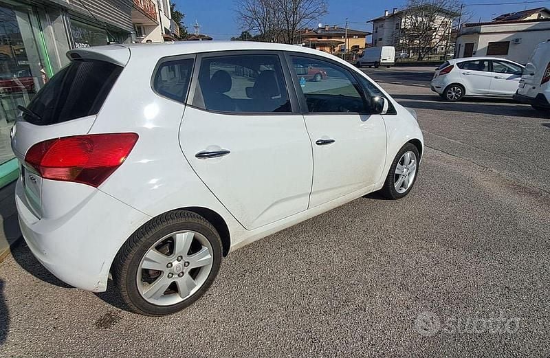 Usata Kia Venga 116 CV (85 kW) 2011 Bianco Utilitaria