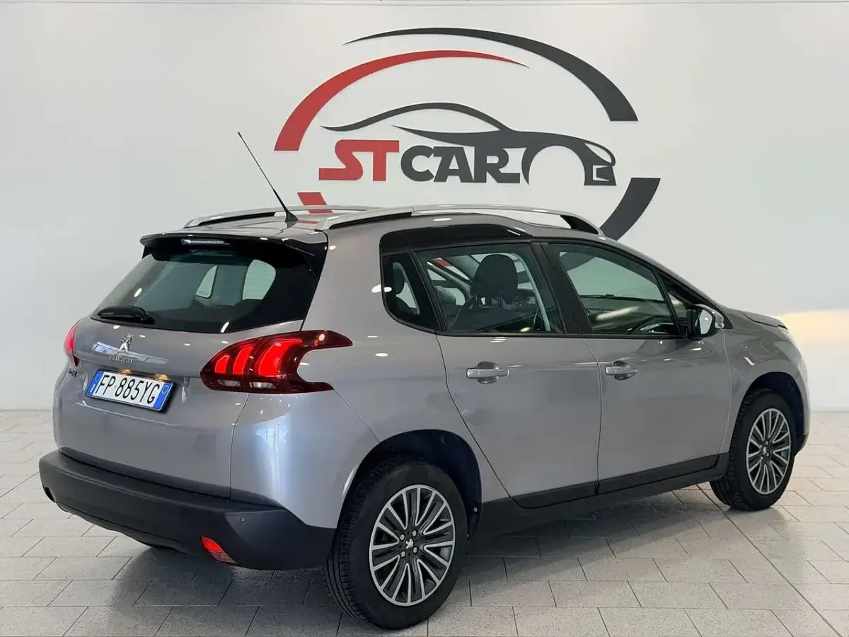 Usata Peugeot 2008 Allure 82 CV (60 kW) 2018 Argento SUV
