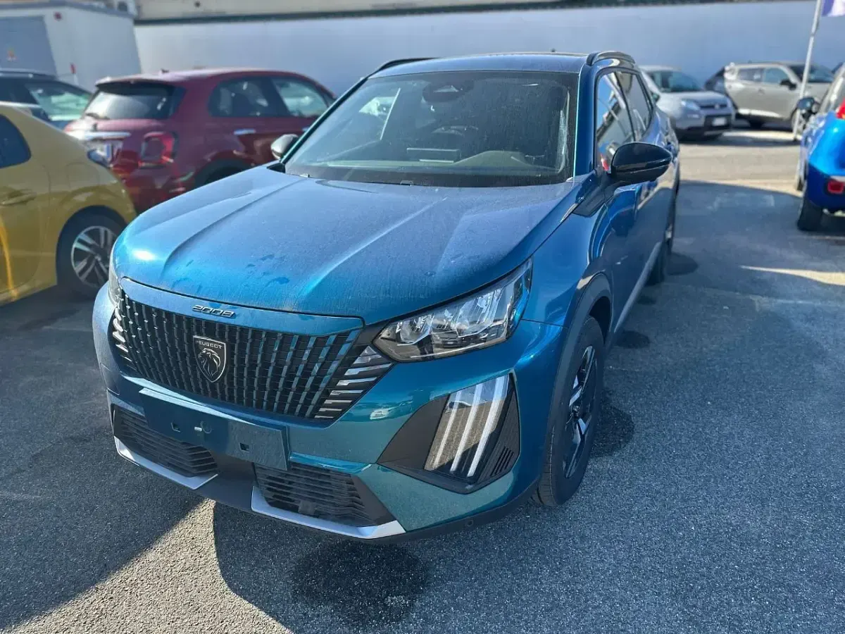 Usata Peugeot 2008 Allure 101 CV (74 kW) 2025 Blu SUV