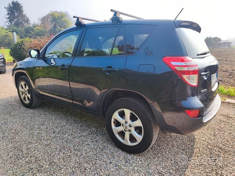 Usata Toyota RAV4 150 CV (110 kW) 2010 Nero SUV