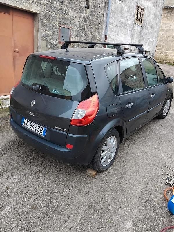 Usata Renault Scénic II 130 CV (95 kW) 2008 Nero Monovolume