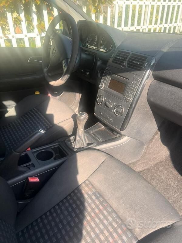 Usata 2011 Mercedes A150 Due volumi | 3200 € (Molto cara) - Immagine 1/4