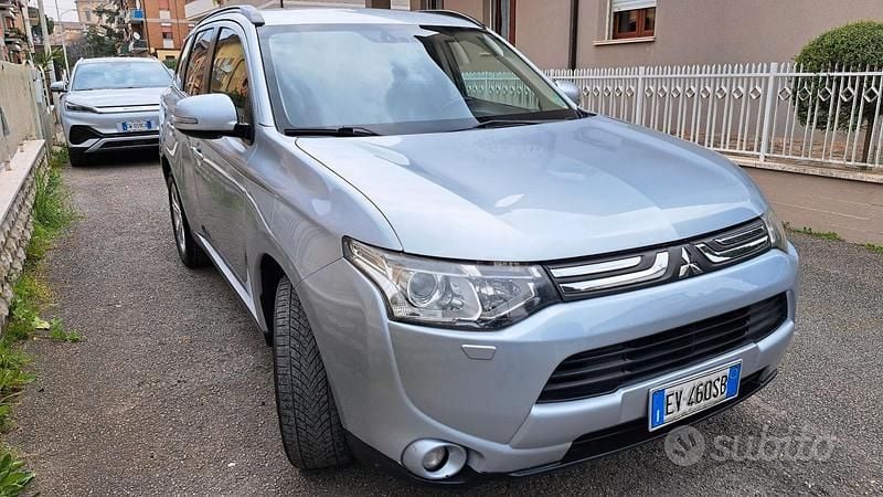 Usata Mitsubishi Outlander 150 CV (110 kW) 2014 Grigio SUV