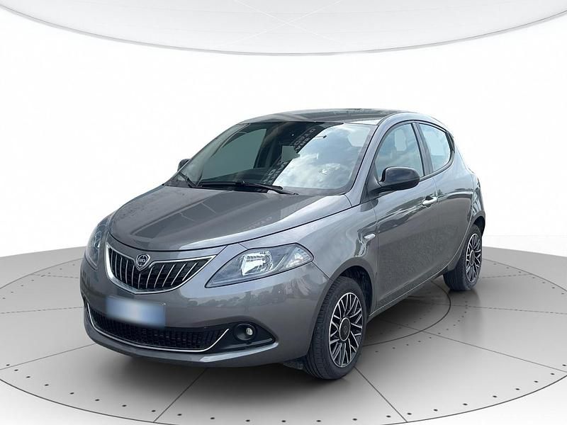 Grigio pietra Usata 2024 Lancia Ypsilon S Due volumi | 13.900 € (Buon prezzo) - Immagine 1/3