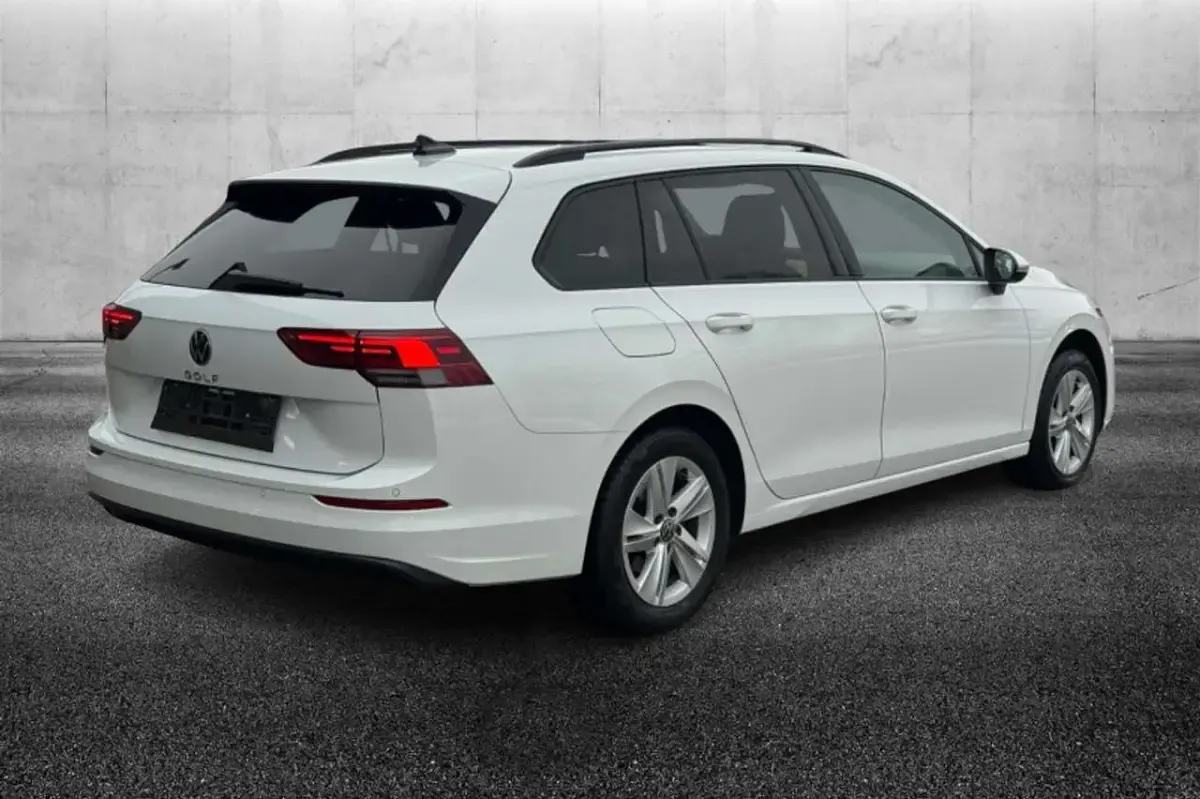 Usata VW Golf Life 150 CV (110 kW) 2022 Bianco Station wagon