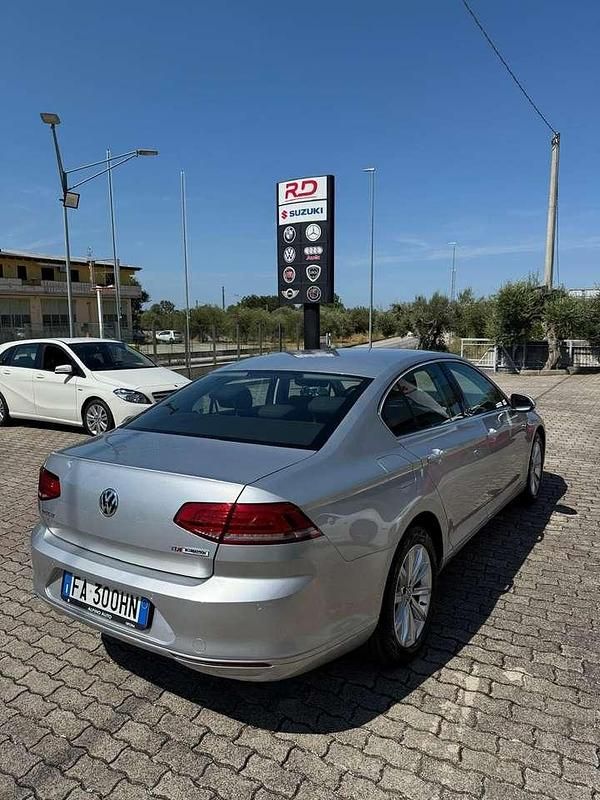Usata VW Passat Comfortline 120 CV (88 kW) 2015 Argento Berlina