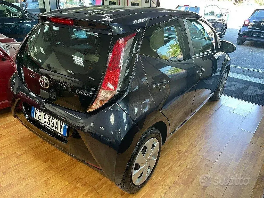 Second-hand Toyota Aygo 69 CP (50 kW) 2016 Albastru Hatchback