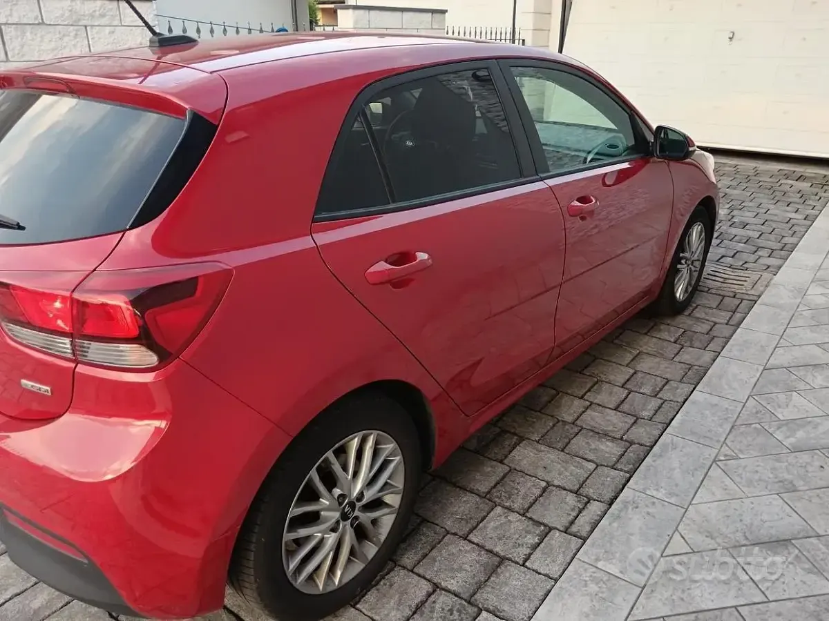 Usata Kia Rio 101 CV (74 kW) 2018 Rosso Berlina