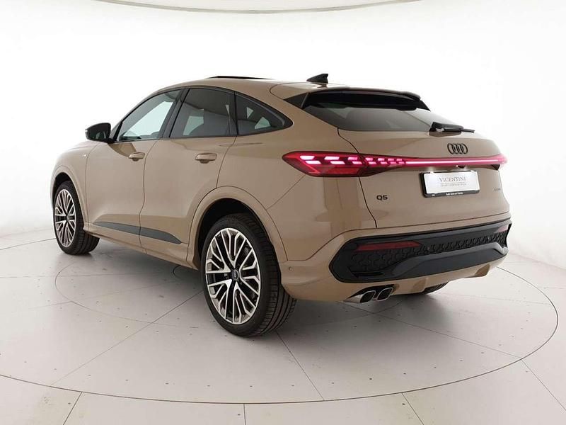 Nuova Audi Q5 Sportback S-Line 204 CV (150 kW) 2025 Oro sakhir metallizzato SUV
