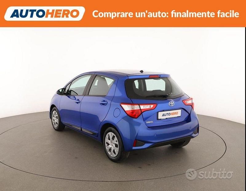 Usata Toyota Yaris Active 70 CV (51 kW) 2017 Blu Berlina