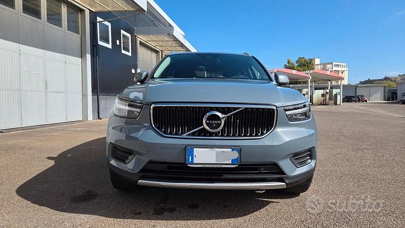Usata Volvo XC40 Momentum 163 CV (119 kW) 2022 Grigio SUV