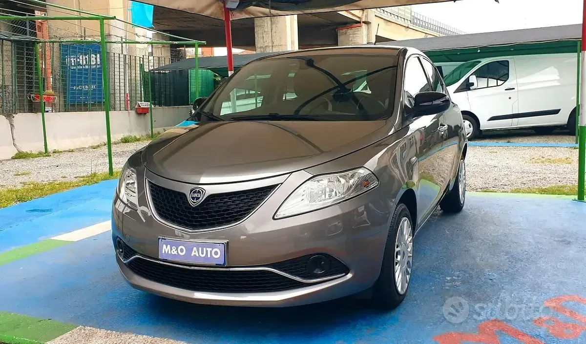 Usata Lancia Ypsilon 69 CV (50 kW) 2016 Grigio Utilitaria