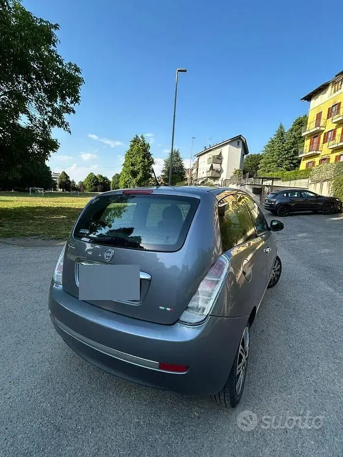 Usata Lancia Ypsilon 69 CV (50 kW) 2011 Grigio Utilitaria