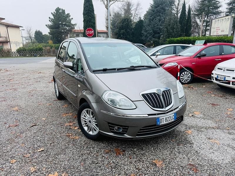 Beige Usata 2009 Lancia Musa Monovolume | 3590 € (Buon prezzo) - Immagine 1/4