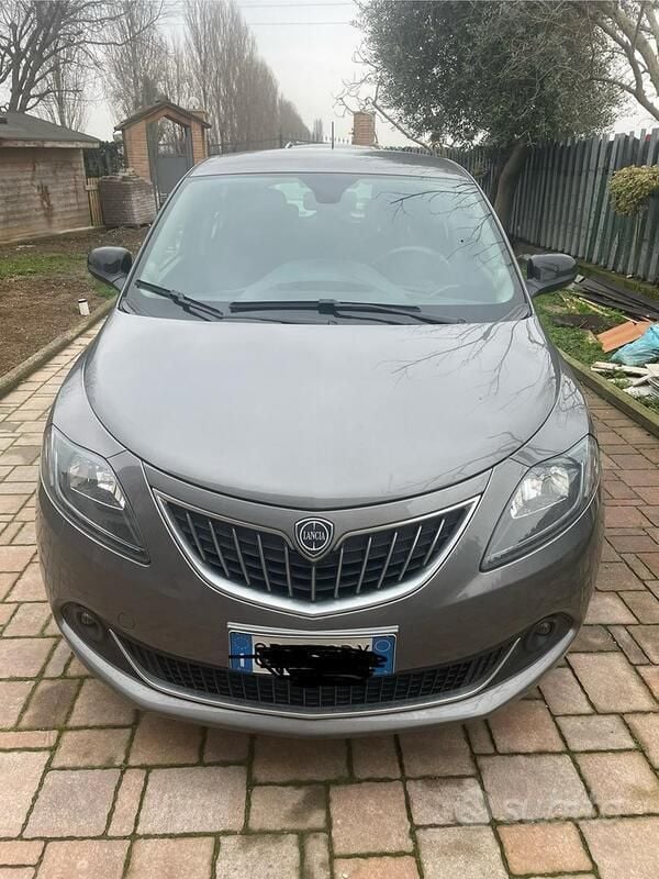 Usata Lancia Ypsilon 69 CV (50 kW) 2021 Grigio Utilitaria