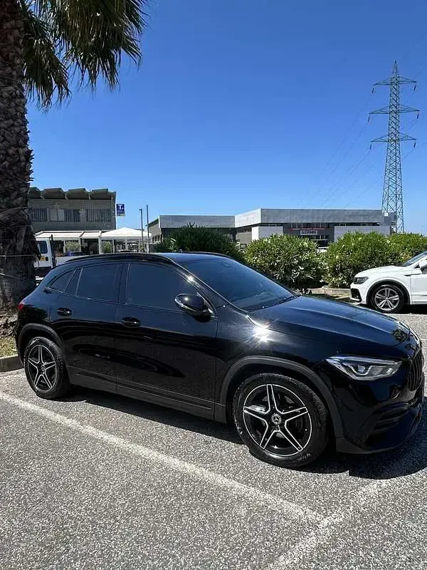 Usata Mercedes GLA200 Premium 150 CV (110 kW) 2021 Nero SUV