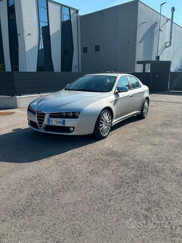 Grigio Usata 2006 Alfa Romeo 159 Exclusive Tre volumi | 9000 € (Buon prezzo) - Immagine 1/4
