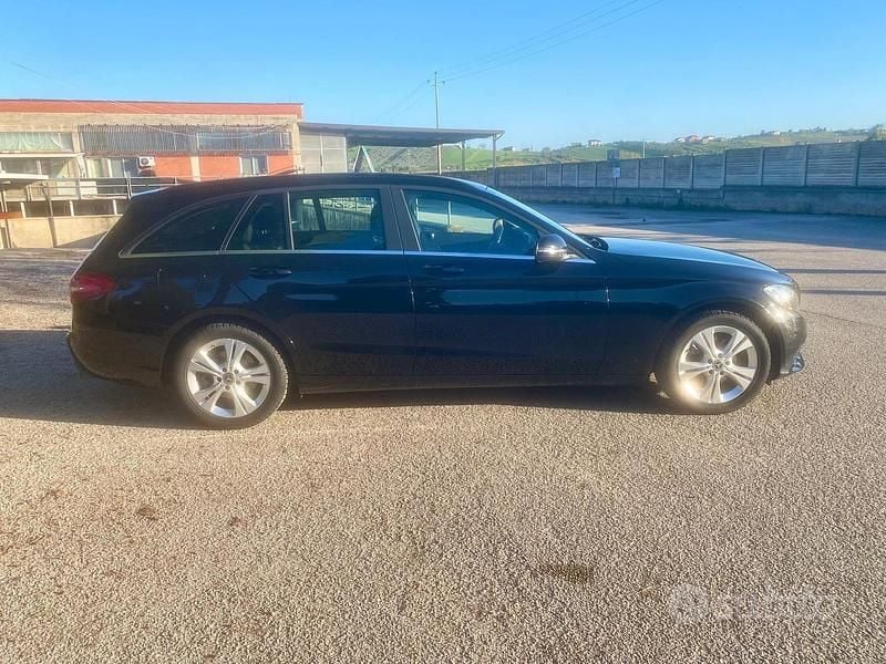 Usata Mercedes C220 Business 169 CV (124 kW) 2018 Nero Station wagon