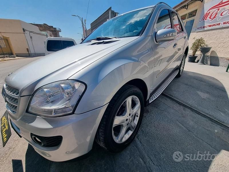 Usata Mercedes ML320 224 CV (164 kW) 2006 Grigio SUV