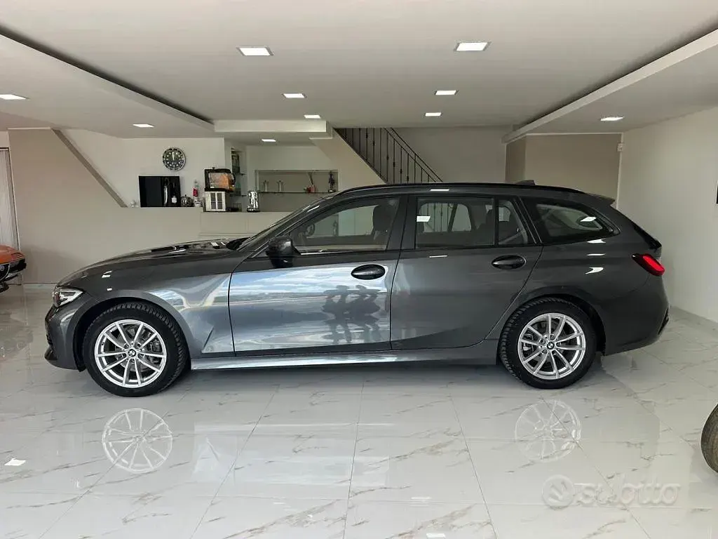 Usata BMW 318 Advantage 150 CV (110 kW) 2022 Grigio Station wagon