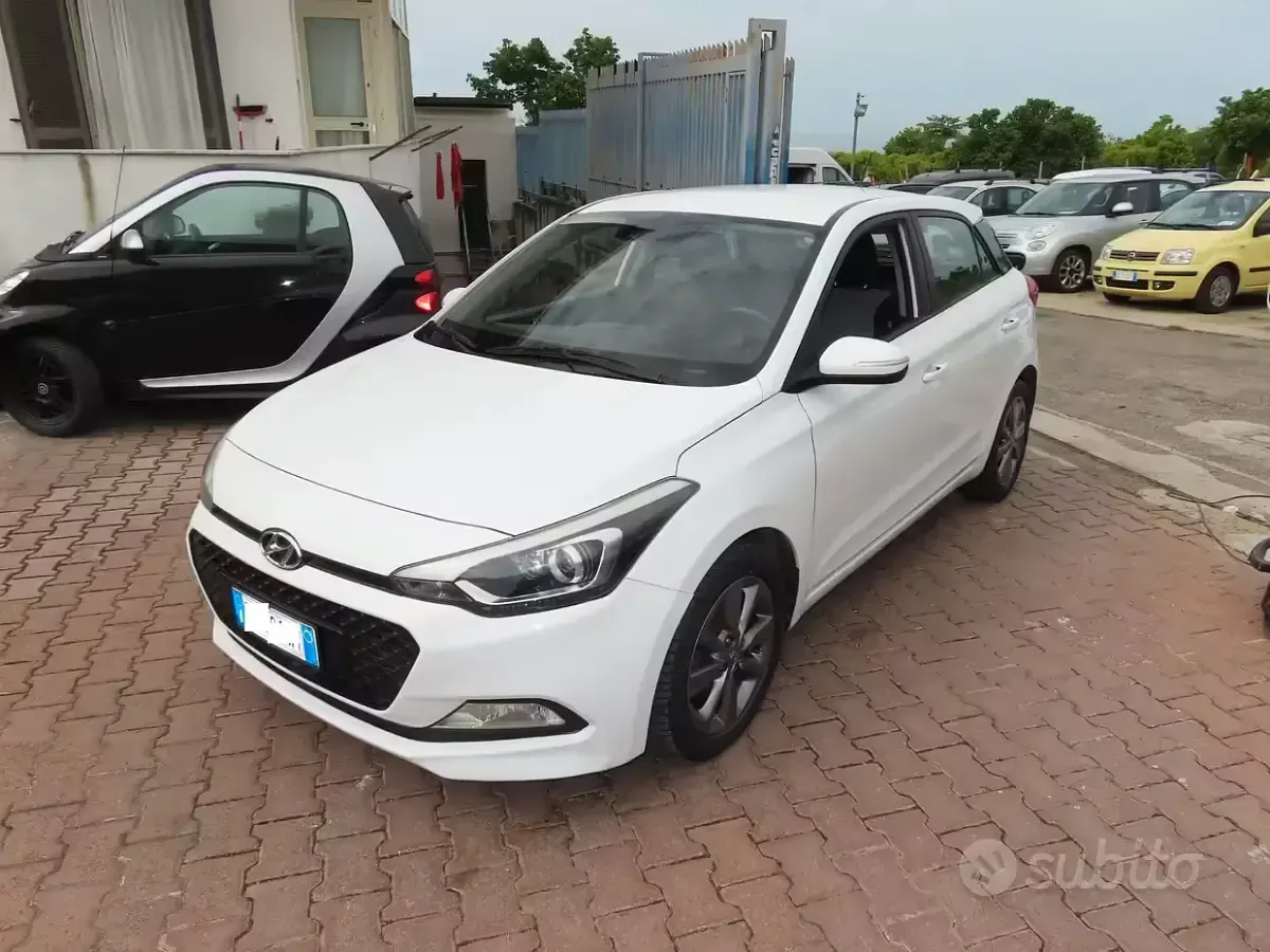 Usata Hyundai i20 Style 90 CV (66 kW) 2015 Bianco Berlina