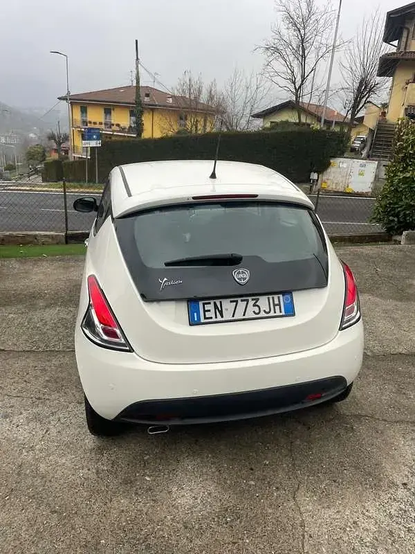 Usata Lancia Ypsilon Gold 69 CV (50 kW) 2012 Utilitaria