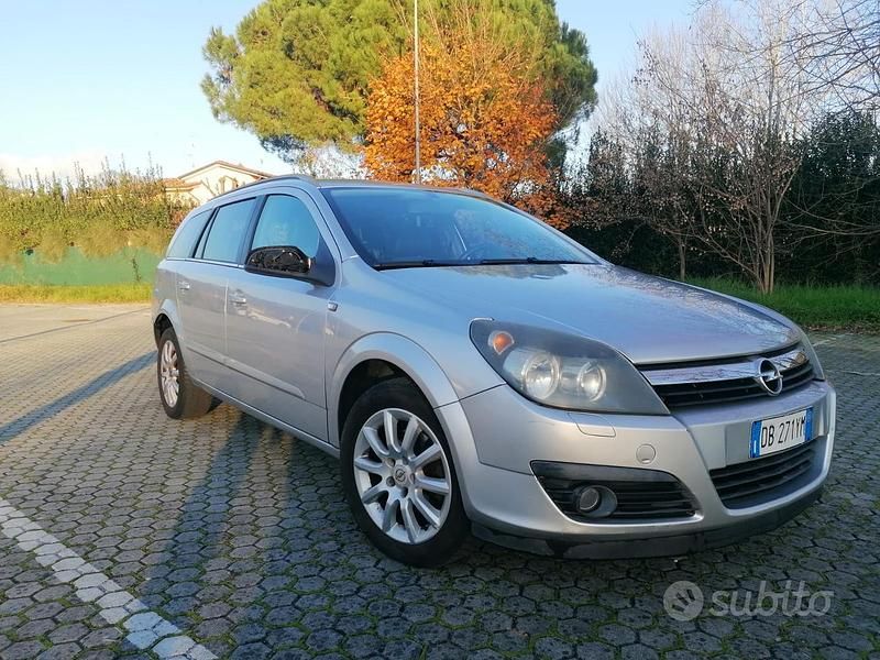 Usata Opel Astra Cosmo 100 CV (73 kW) 2006 Station wagon
