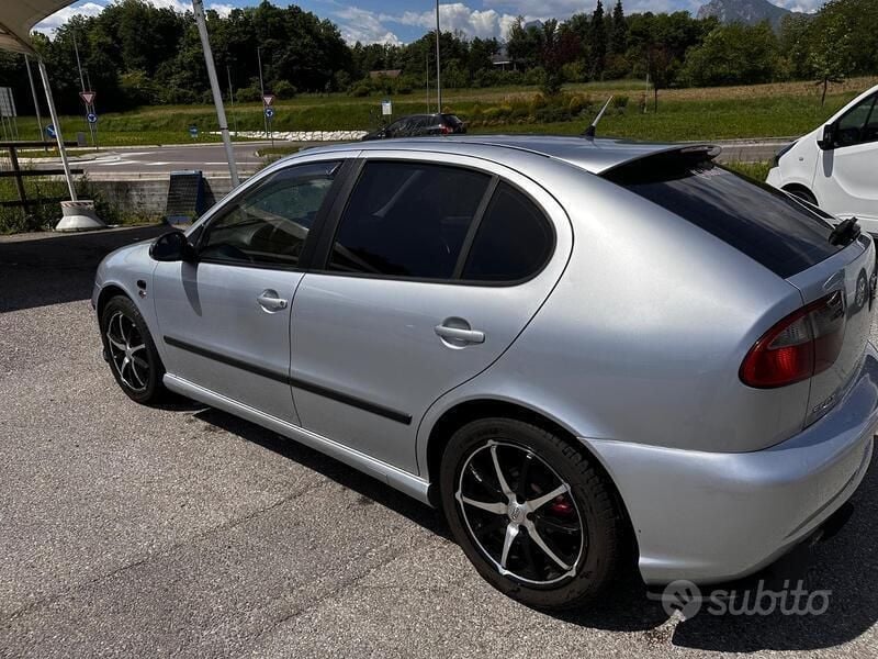 Usata Seat Leon 130 CV (95 kW) 2005 Grigio Berlina
