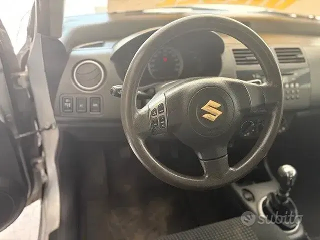 Usata Suzuki Swift GL 69 CV (50 kW) 2006 Grigio Utilitaria