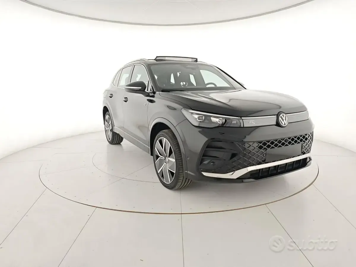 Nuova VW Tiguan R-line Plus 193 CV (141 kW) 2026 Nero SUV