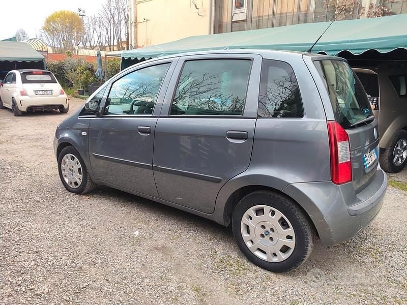 Usata Fiat Idea 80 CV (58 kW) 2007 Grigio Monovolume