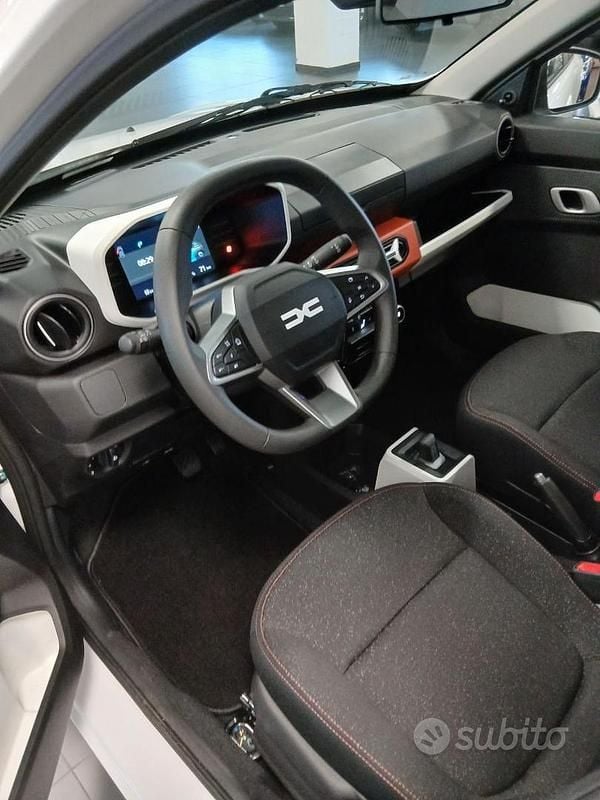 Usata Dacia Spring Expression 33 kW (45 CV) 2025 Bianco Utilitaria