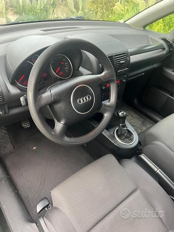 Usata Audi A2 Comfort 75 CV (55 kW) 2003 Blu Utilitaria
