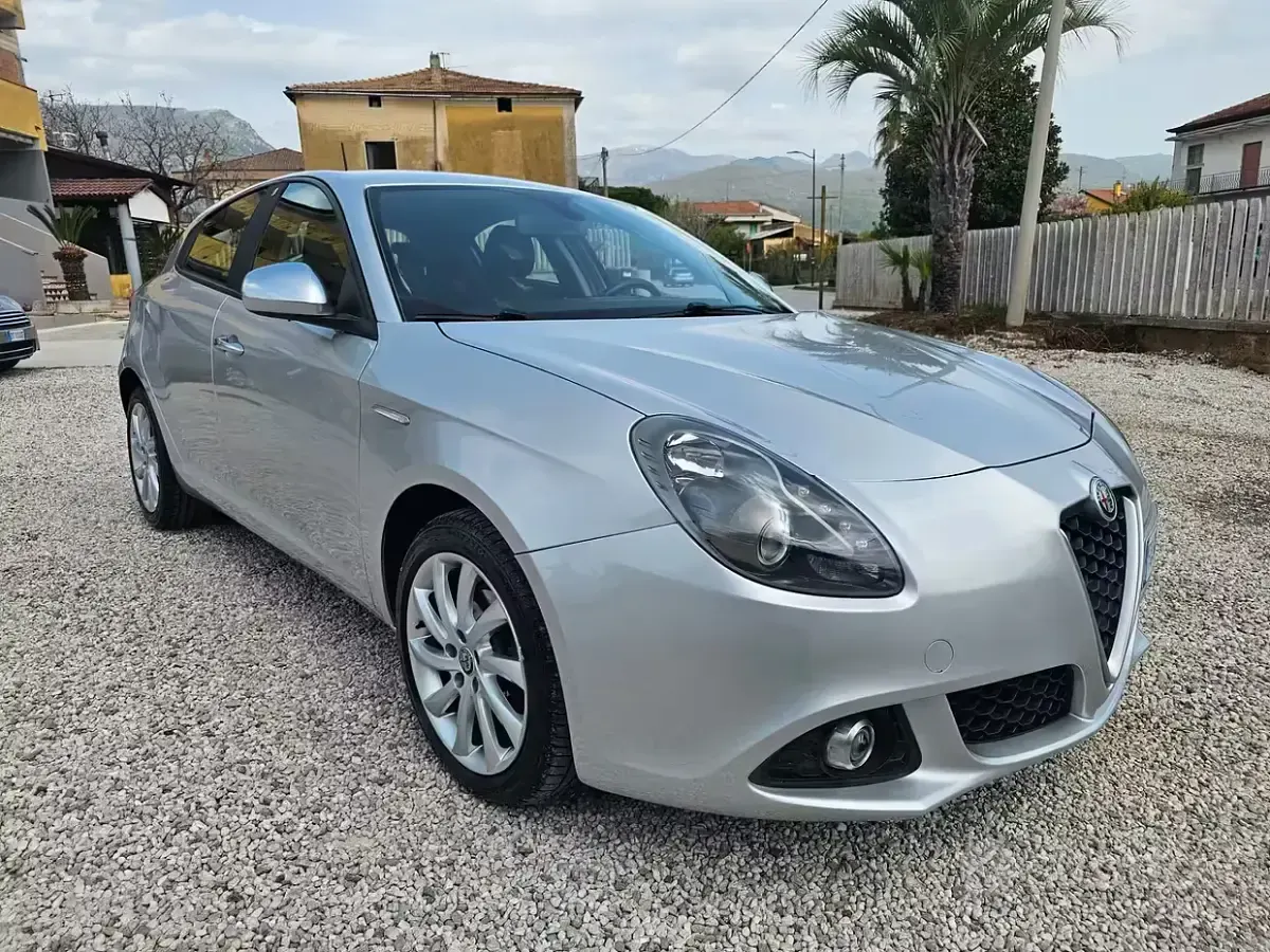 Usata Alfa Romeo Giulietta 120 CV (88 kW) 2017 Grigio Utilitaria
