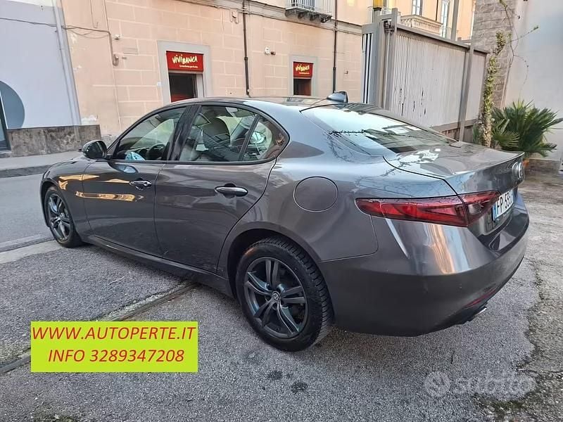 Usata Alfa Romeo Giulia Business 150 CV (110 kW) 2018 Grigio Berlina