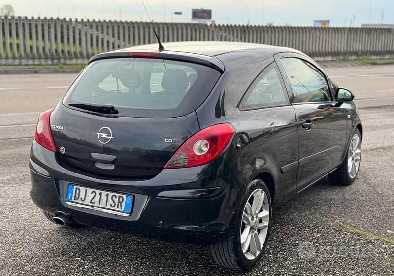 Usata Opel Corsa 90 CV (66 kW) 2010 Nero Utilitaria