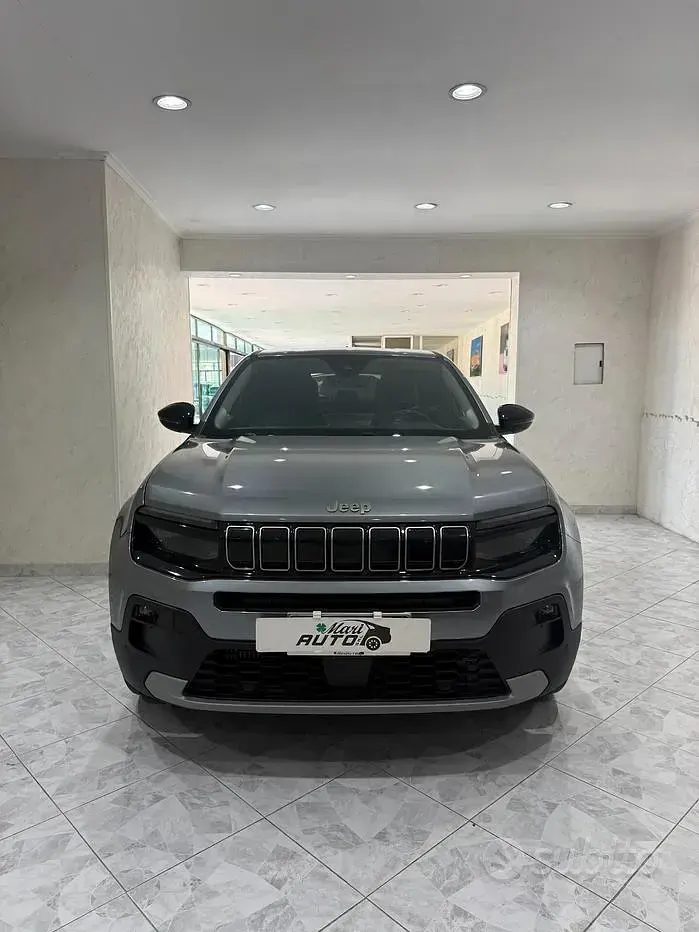 Begagnad Jeep Avenger Summit 101 HK (74 kW) 2025 Grå SUV