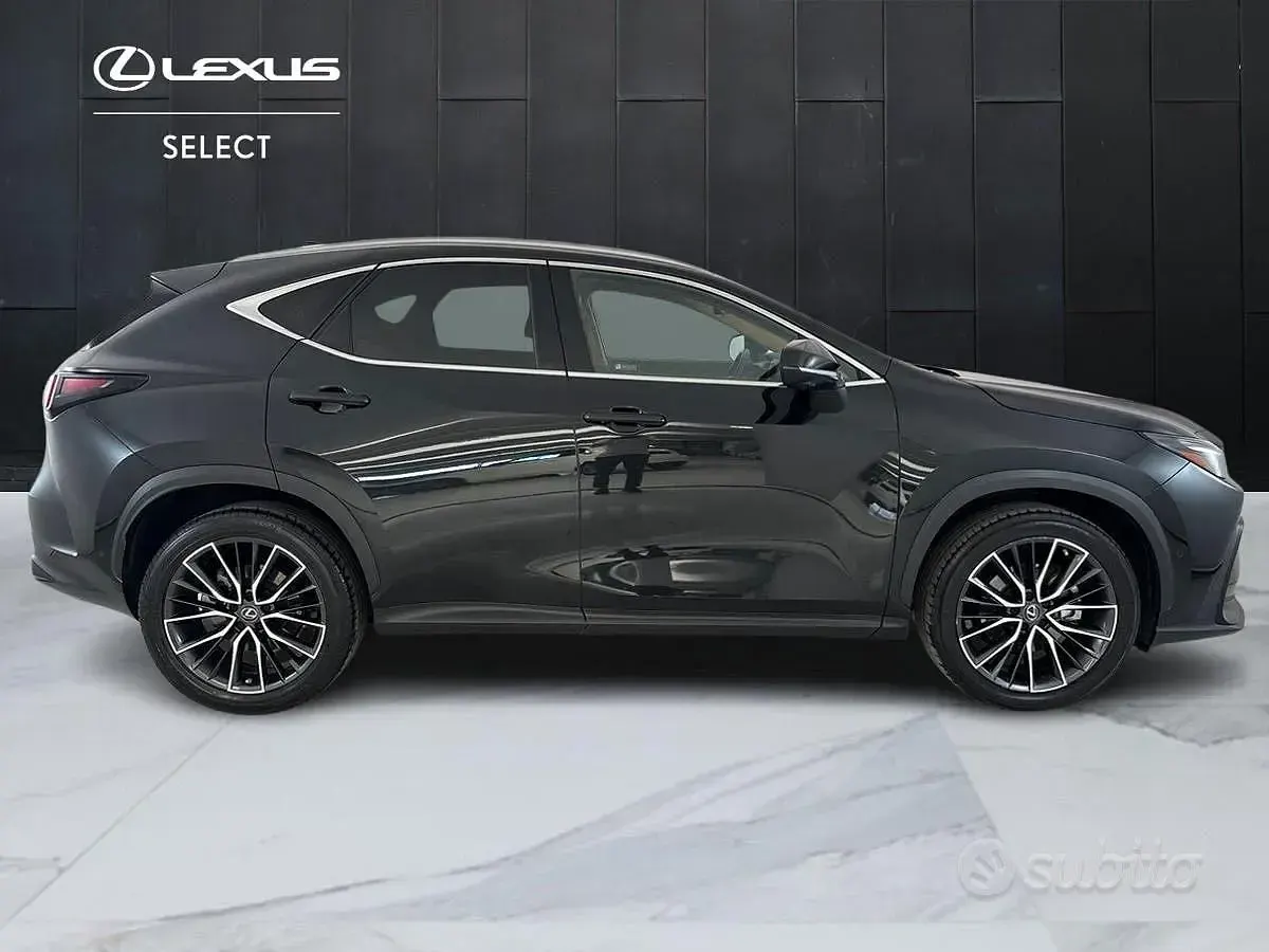 Usata Lexus NX350h Luxury Line 190 CV (139 kW) 2022 Nero SUV