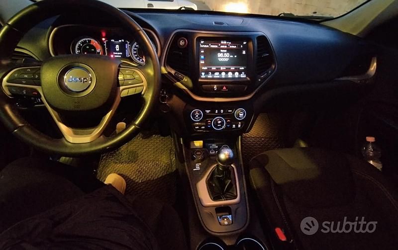 Usata Jeep Cherokee Longitude 140 CV (102 kW) 2016 Grigio SUV