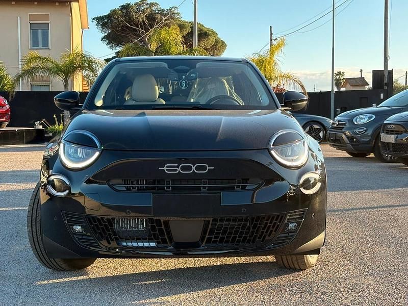 Nuova Fiat 600 La Prima 101 CV (74 kW) 2025 Nero SUV
