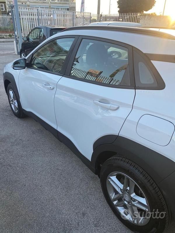 Usata Hyundai Kona 115 CV (84 kW) 2019 Bianco SUV
