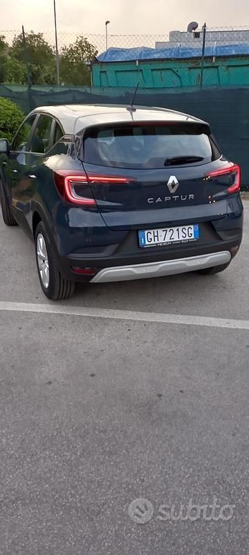 Usata Renault Captur 101 CV (74 kW) 2022 Grigio SUV